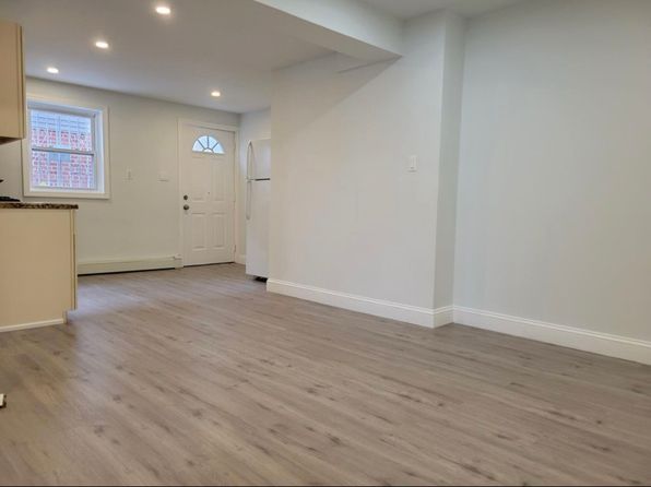 9612 163rd Ave FLOOR 1