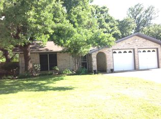 800 N Stewart St, Azle, TX 76020