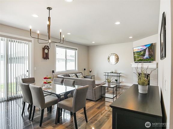 3rd image of 111 Cherry Lane SW