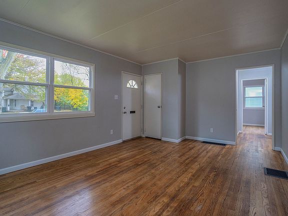 4th image of 1021 S 32nd St