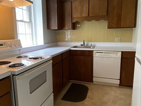 2nd image of 2966 S Columbus St #3247