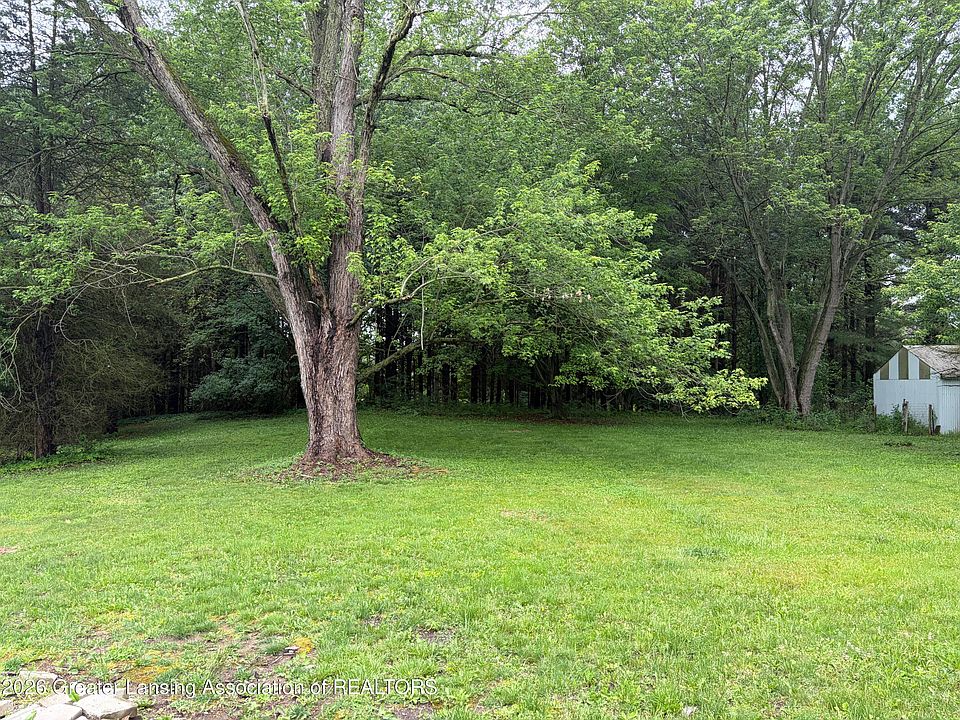 2nd image of 989 Onondaga Rd