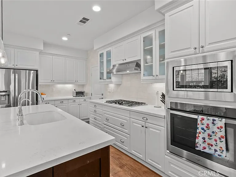 33 Gamella St — Photo 9