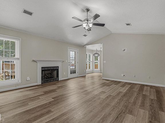 3rd image of 4104 Jessica Ln