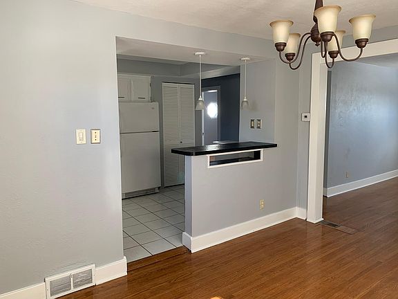 4th image of 3562 Chapin Ave #1