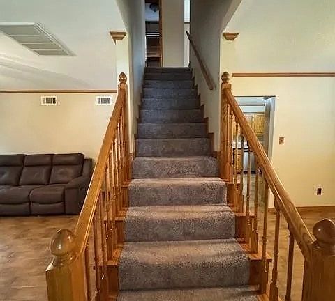 5th image of 400 Polk Ln