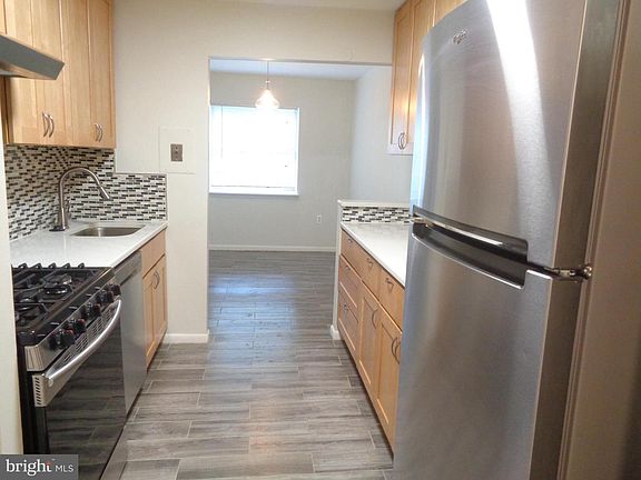 5th image of 1954 Kennedy Dr APT 104