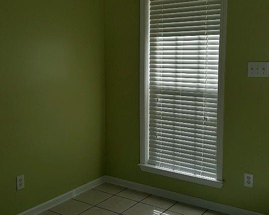 5th image of 824 Joan Ln