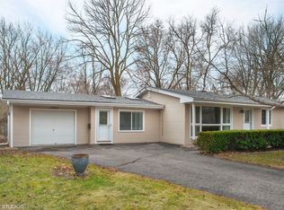 16365 W Arlington Dr, Libertyville, IL 60048