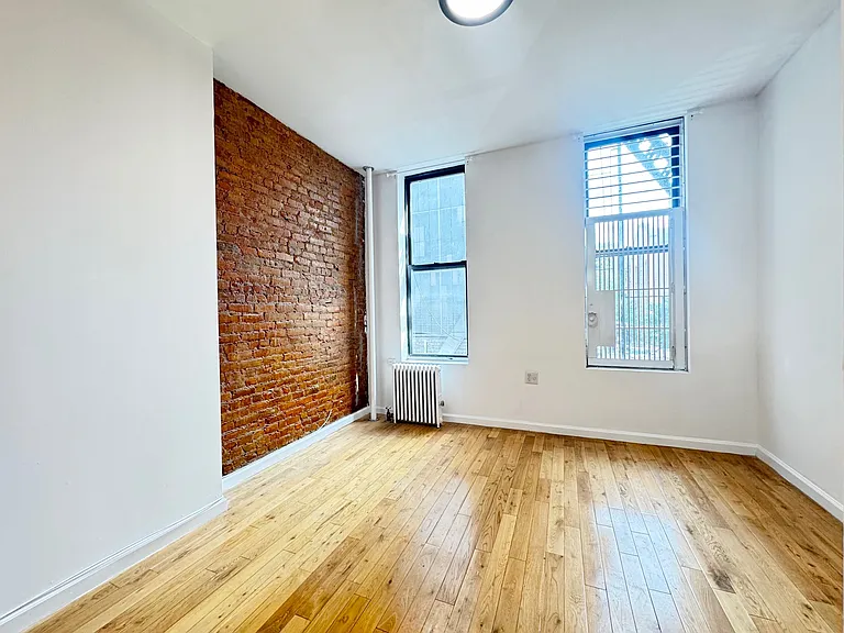 306 E 6th St #3 — Photo 6