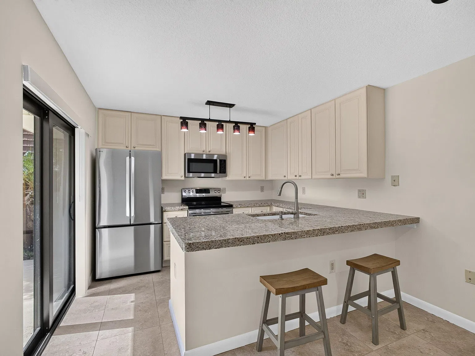 2 bed, 2.5 bath, 1236 sqft, $3,350 — Photo 3