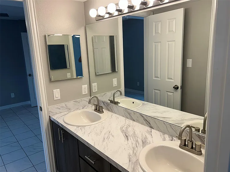 1880 White Oak Dr #103 — Photo 7