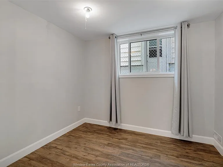 881 Parent Ave #BASEMENT — Photo 9