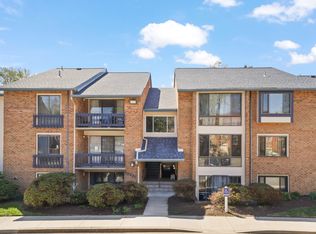 10221 Valentino Dr APT 7411, Oakton, VA 22124