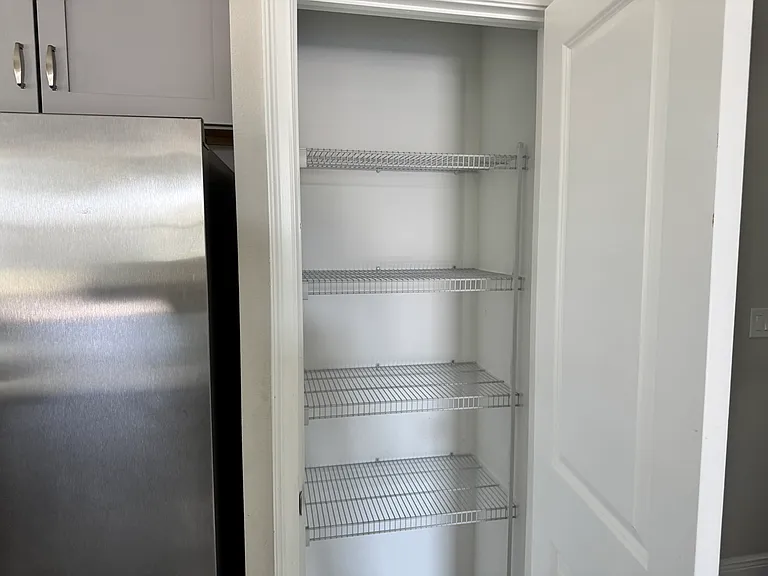 2531 W Walnut St — Photo 8