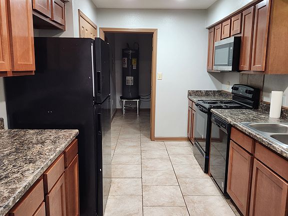 3rd image of 208 W Jarrell St