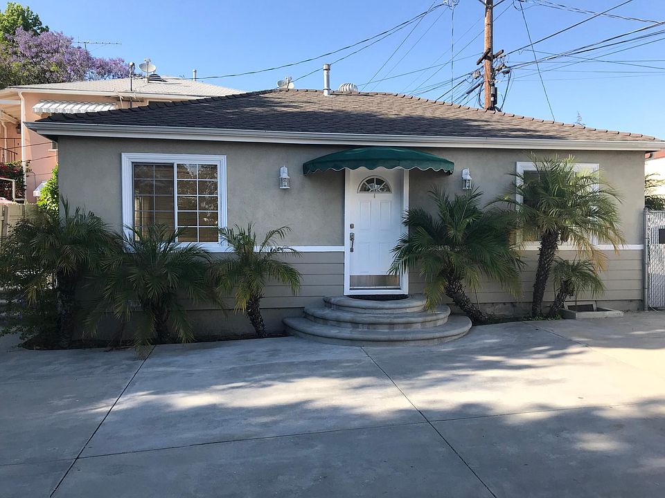 Front door/ large gated driveway for multiple car parking.