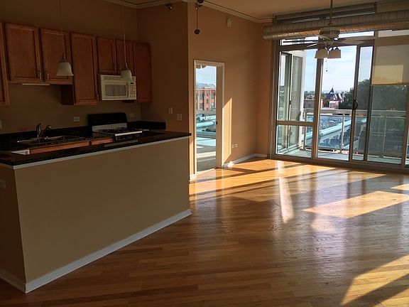 4th image of 1819 S Michigan Ave Unit 610