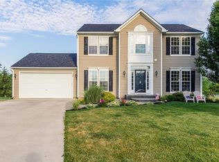35 Starflower Dr, West Henrietta, NY 14586