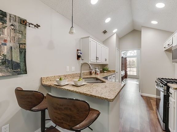 4th image of 5021 Marcus Dr