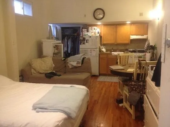 1104 Spruce St APT 1C, Philadelphia, PA 19107