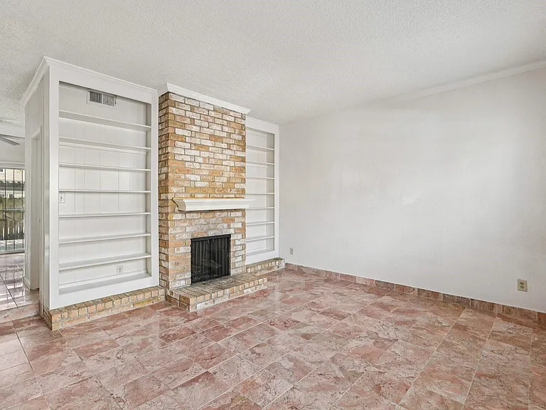 7700 Creekbend Dr #70 — Photo 4
