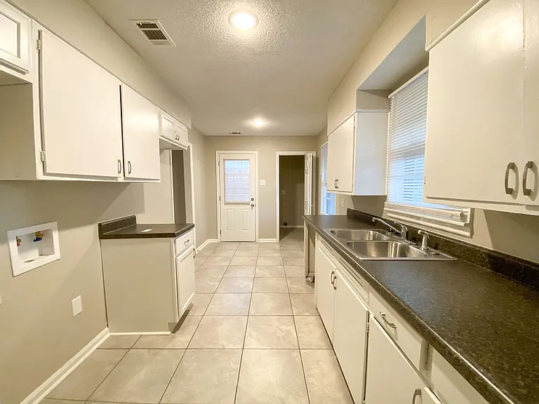 4454 Kimball Ave — Photo 7