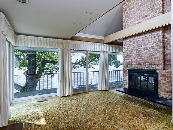 3rd image of 155 Castlewood Dr