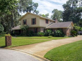 990 Chickadee Ln, Orange Park, FL 32073
