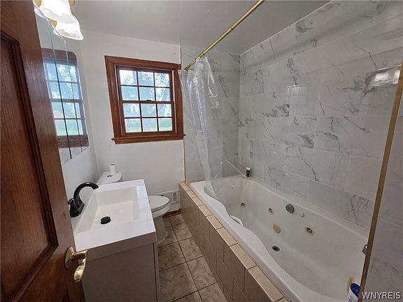5th image of 94 Arlington Pl
