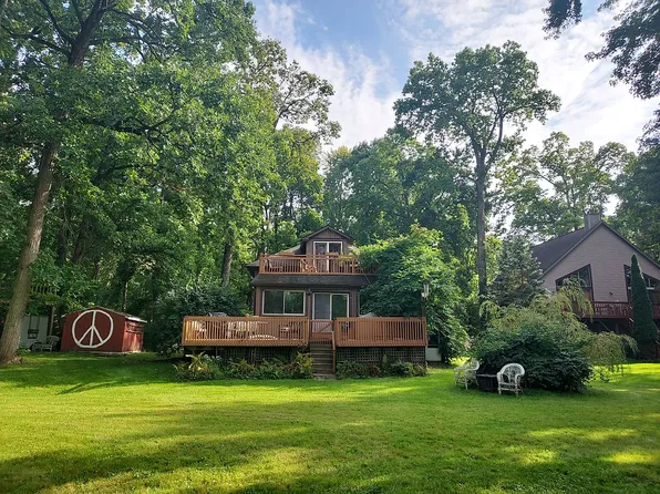 2067 Riverbank St NE, Grand Rapids, MI 49525