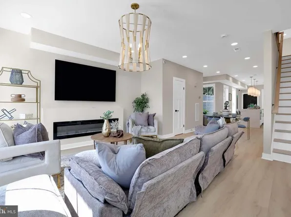 1032 W Franklin St, Baltimore, MD 21223