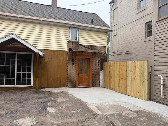 5th image of 860 W Franklin St