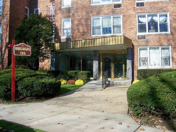 1st image of 120 Dehaven Dr
