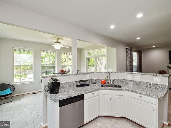 3rd image of 6409 Oakland Ct