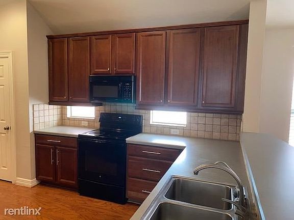 3rd image of 4525 Worchester Ln