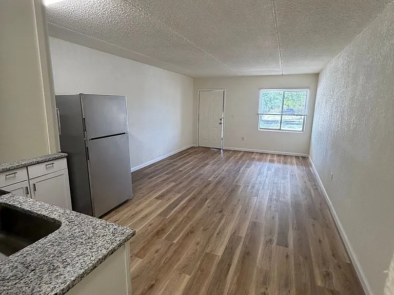 Driftwood Apartments 1280 Whitfield Ave Sarasota, FL 34243 — Photo 8