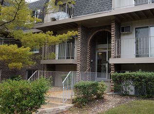 860 Winesap Ct APT 105, Prospect Heights, IL 60070