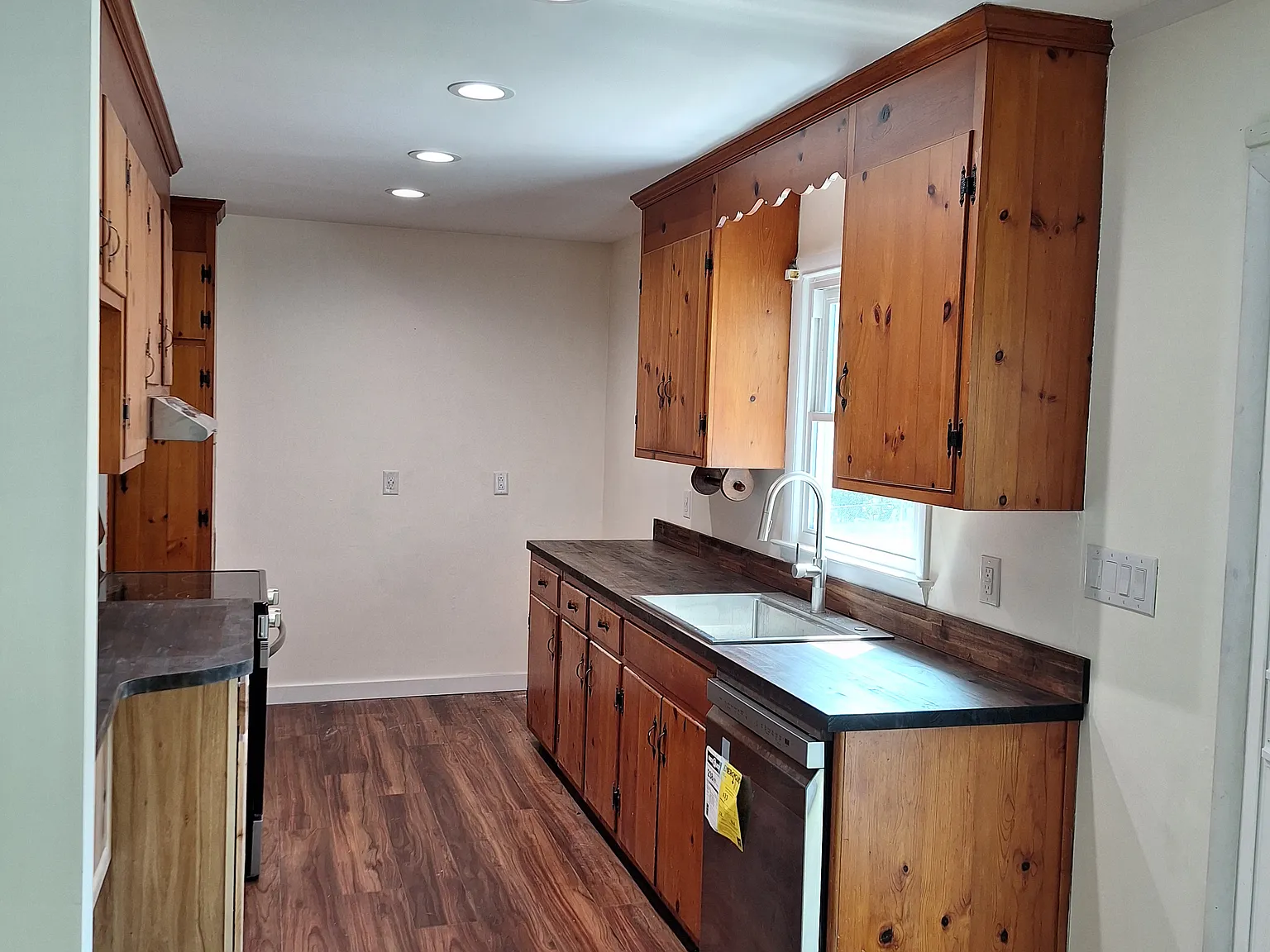 3 bed, 1008 sqft, $2,600 — Photo 3