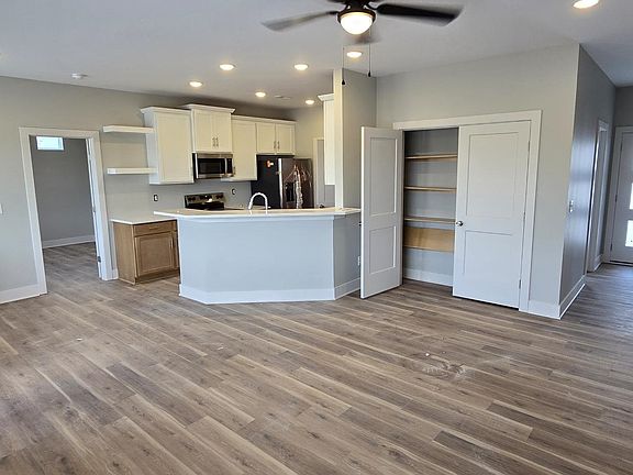 2nd image of 904 Trails Head Cir
