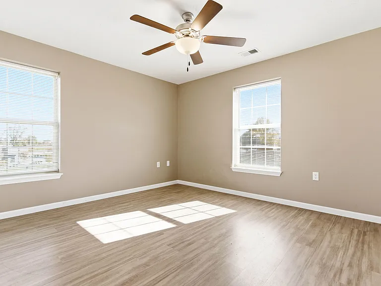 Greenbrier Apartments — Photo 75