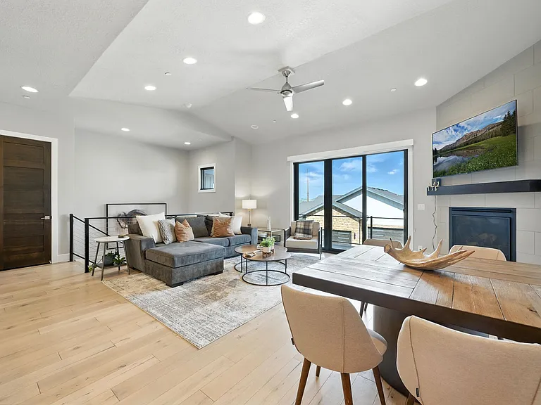 4313 Holly Frost Ct — Photo 18