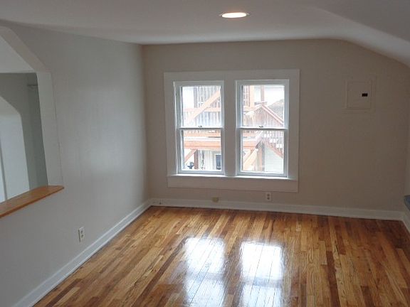 5th image of 510 S Linn St