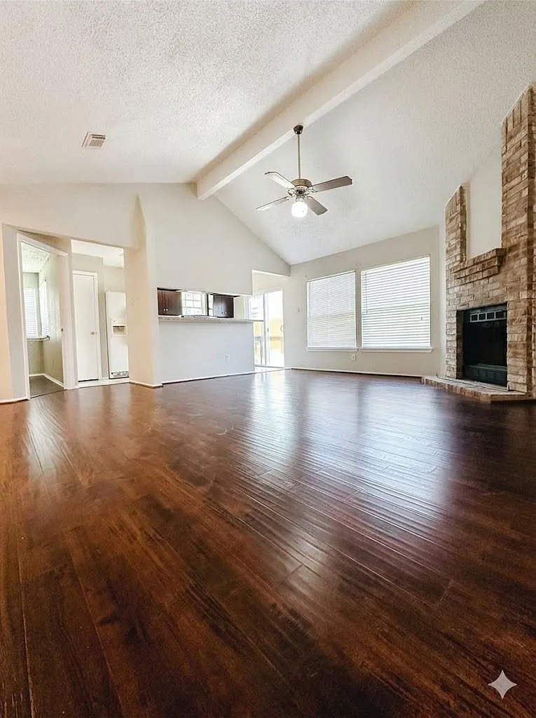 Building Photo - 9302 Golden Sunshine Dr