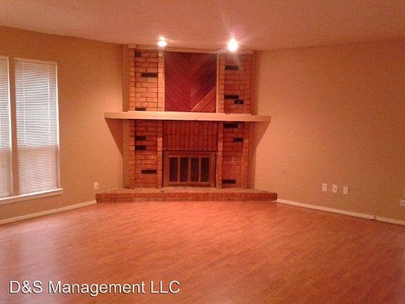 2nd image of 606 Greenlea Chase W