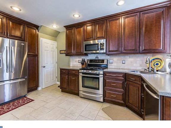 4th image of 127 N Llanwellyn Ave