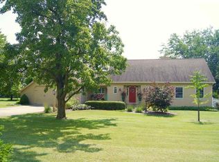 910 Pierceton Rd, Winona Lake, IN 46590