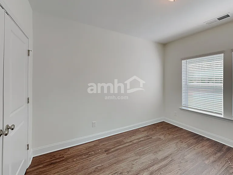 2147 Laurel Village Cir — Photo 25