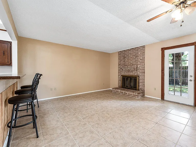 11210 Daybreak Ln — Photo 10