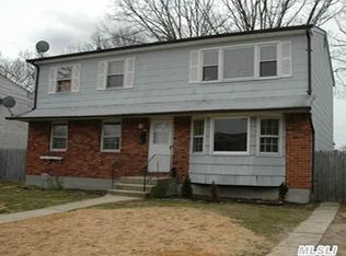 30 Lucille Ln, Deer Park, NY 11729